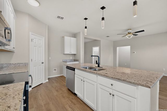 3300 Ridge Pl, Seguin, TX 78155