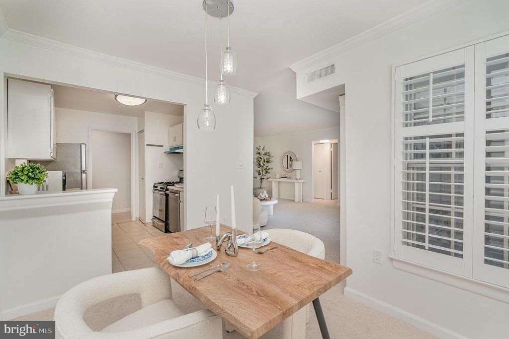 1923 WILSON LN #102, Mclean, VA 22102