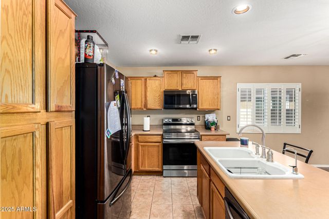 11598 W VOGEL Avenue, Youngtown, AZ 85363