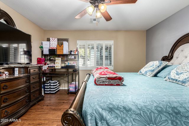 11598 W VOGEL Avenue, Youngtown, AZ 85363