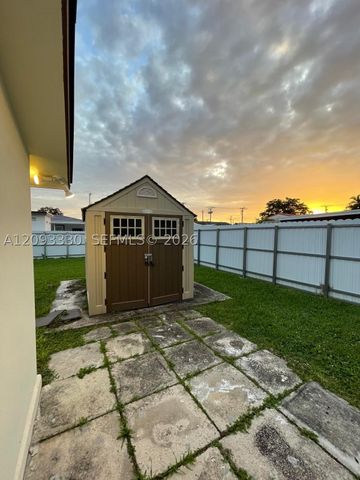 3330 NW 18th St, Miami, FL 33125