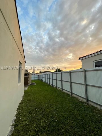 3330 NW 18th St, Miami, FL 33125