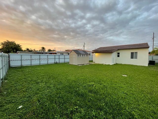 3330 NW 18th St, Miami, FL 33125