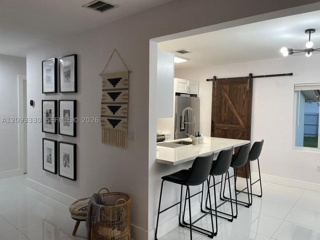 3330 NW 18th St, Miami, FL 33125