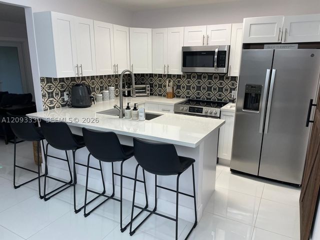 3330 NW 18th St, Miami, FL 33125
