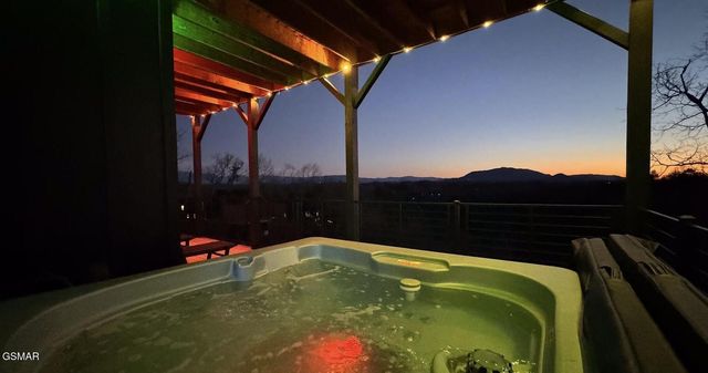 409 Compass Point Way, Sevierville, TN 37876