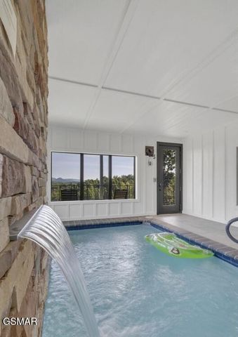409 Compass Point Way, Sevierville, TN 37876