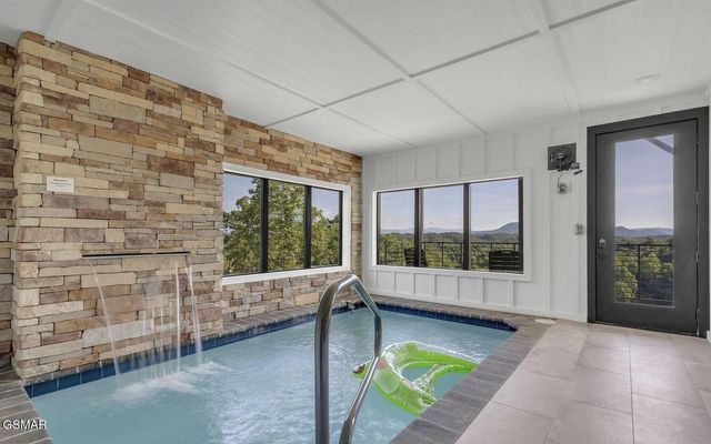409 Compass Point Way, Sevierville, TN 37876