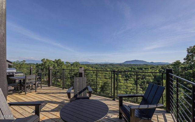 409 Compass Point Way, Sevierville, TN 37876