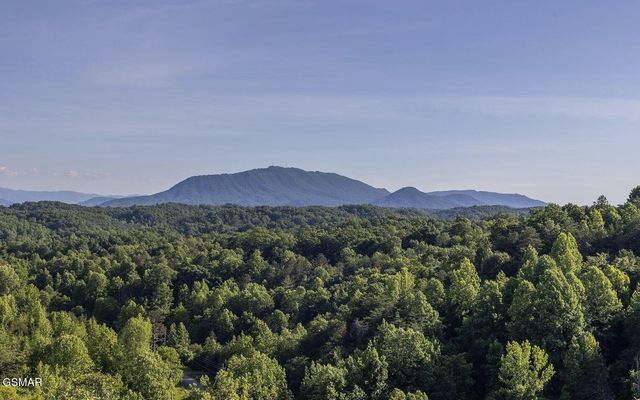 409 Compass Point Way, Sevierville, TN 37876