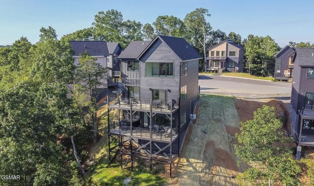 409 Compass Point Way, Sevierville, TN 37876
