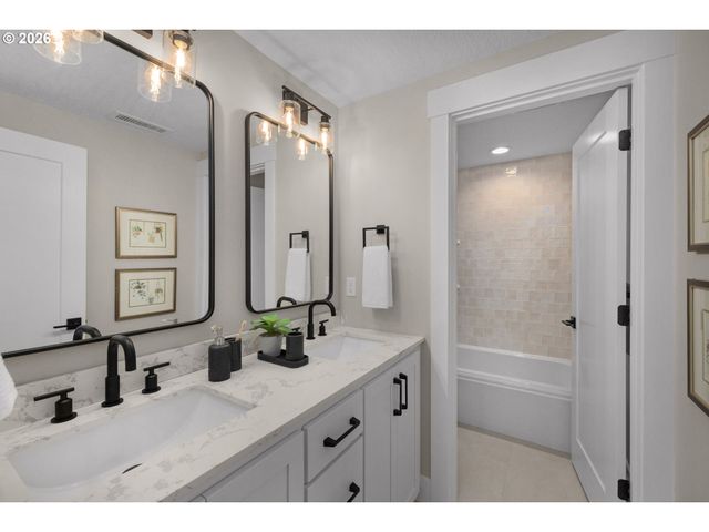 9355 Sw PINE St, Beaverton, OR 97005