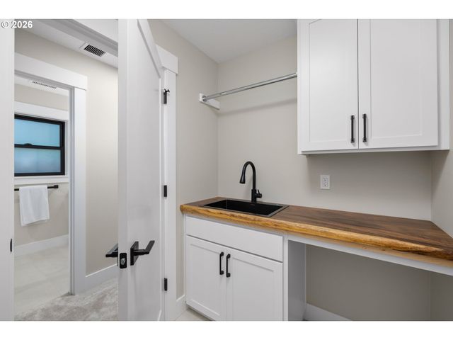 9355 Sw PINE St, Beaverton, OR 97005