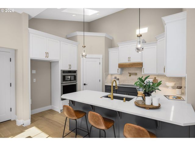 9355 Sw PINE St, Beaverton, OR 97005