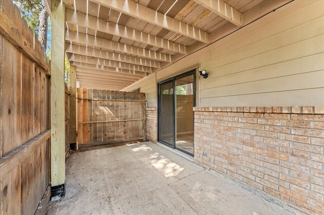 16963 Chapel Pines Drive 57, Spring, TX 77379