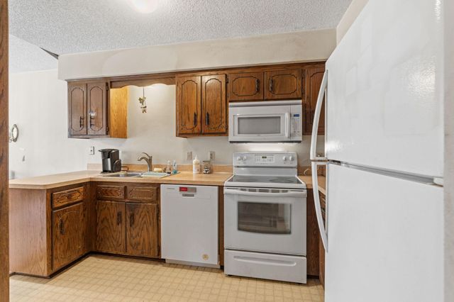 1013 122nd Avenue NE, Blaine, MN 55434