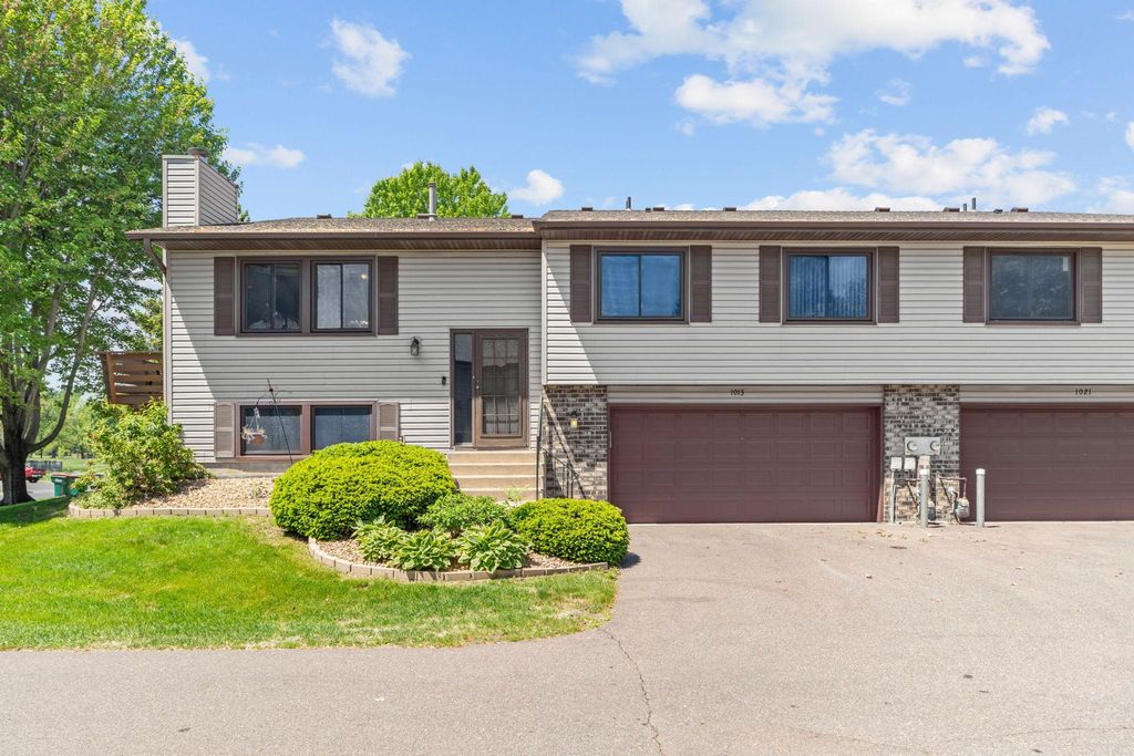 1013 122nd Avenue NE, Blaine, MN 55434