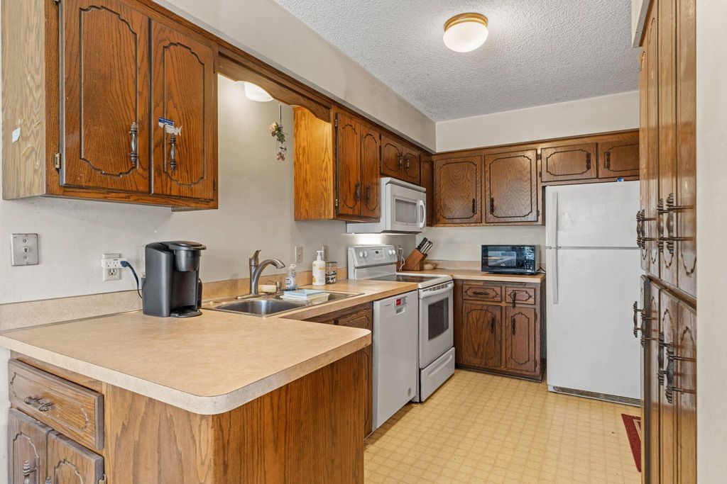 1013 122nd Avenue NE, Blaine, MN 55434 — photo 5