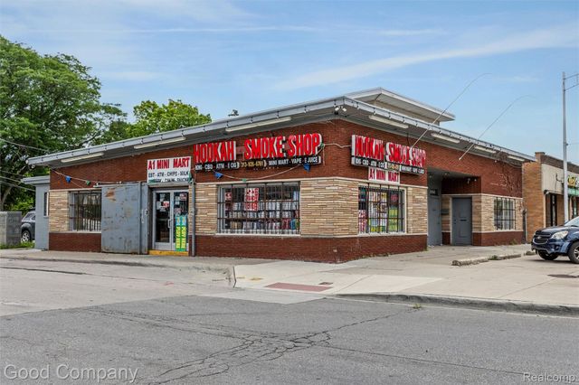 19898 Kelly Road, Harper Woods, MI 48225