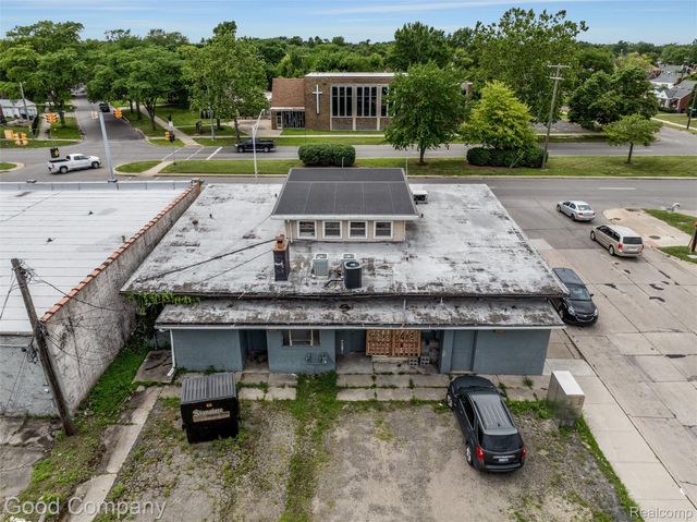 19898 Kelly Road, Harper Woods, MI 48225