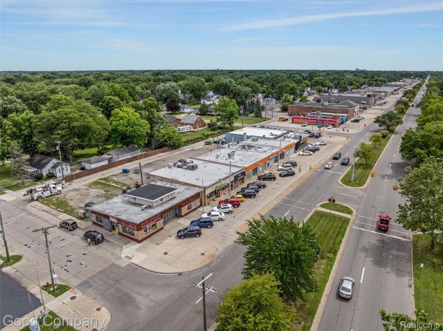 19898 Kelly Road, Harper Woods, MI 48225