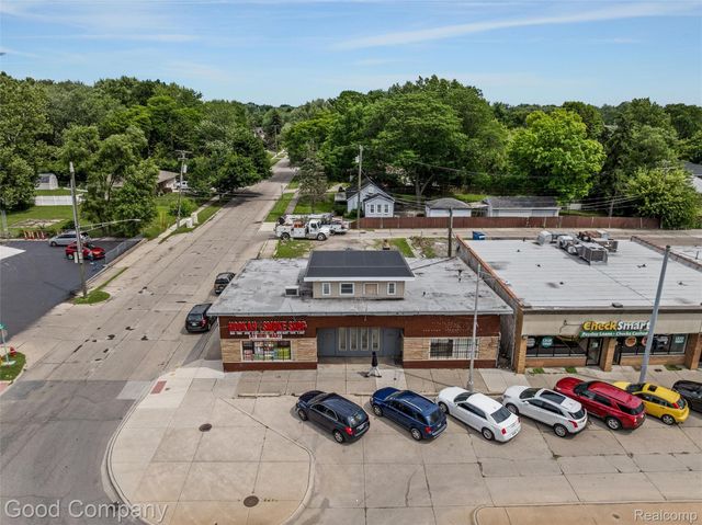 19898 Kelly Road, Harper Woods, MI 48225