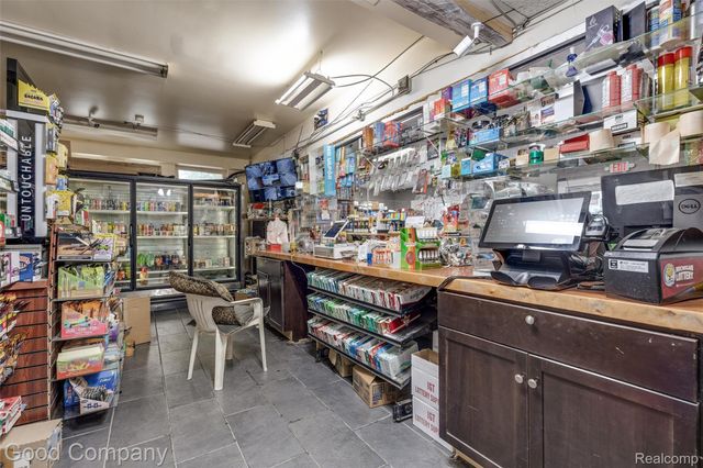 19898 Kelly Road, Harper Woods, MI 48225