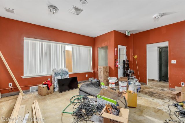 19898 Kelly Road, Harper Woods, MI 48225