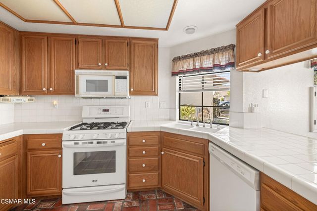 752 Wind Willow Way, Simi Valley, CA 93065