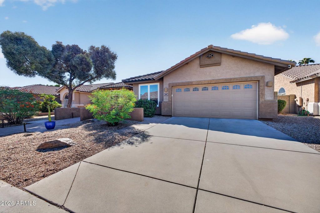297 W OXFORD Lane, Gilbert, AZ 85233 — photo 2