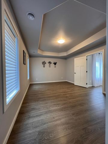 421 Westview Lane E, West Fargo, ND 58078