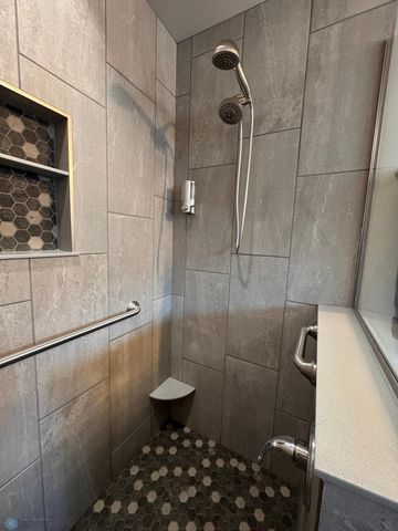 421 Westview Lane E, West Fargo, ND 58078