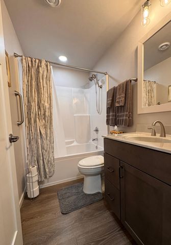 421 Westview Lane E, West Fargo, ND 58078