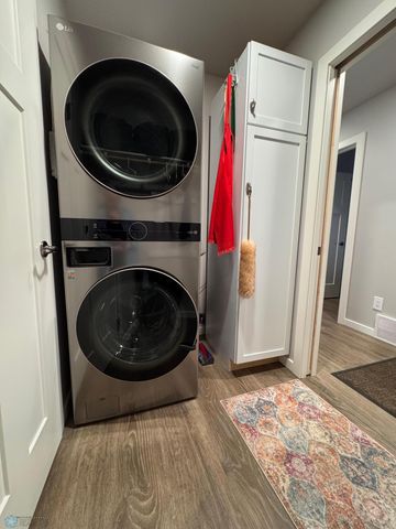 421 Westview Lane E, West Fargo, ND 58078