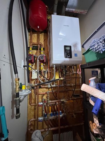 421 Westview Lane E, West Fargo, ND 58078