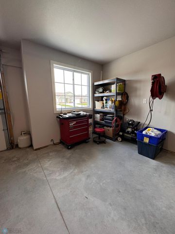 421 Westview Lane E, West Fargo, ND 58078