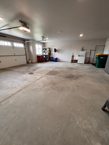 421 Westview Lane E, West Fargo, ND 58078