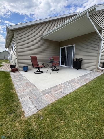 421 Westview Lane E, West Fargo, ND 58078