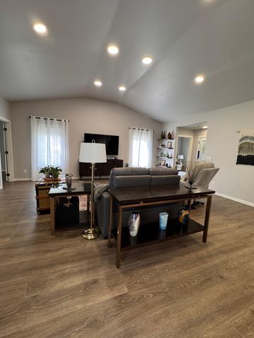 421 Westview Lane E, West Fargo, ND 58078