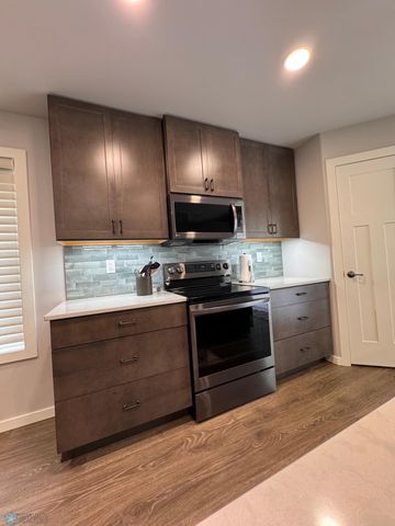 421 Westview Lane E, West Fargo, ND 58078