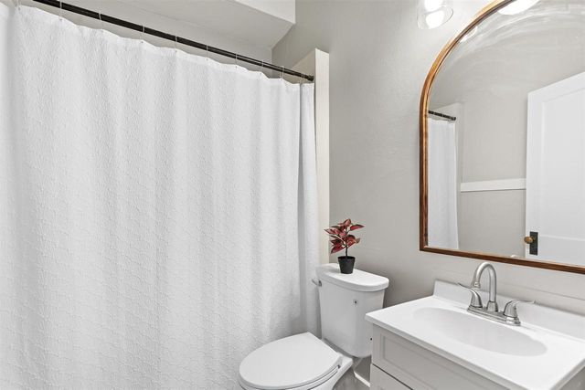 540 W 10TH AVENUE, Oshkosh, WI 54902