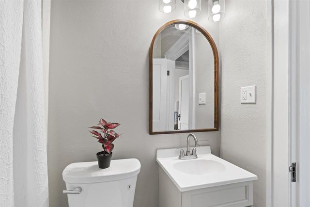 540 W 10TH AVENUE, Oshkosh, WI 54902