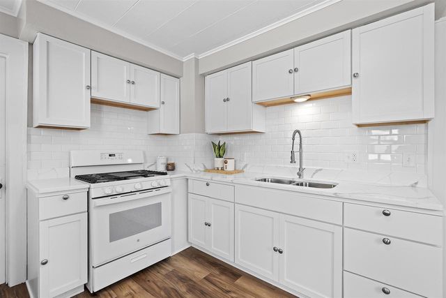 540 W 10TH AVENUE, Oshkosh, WI 54902