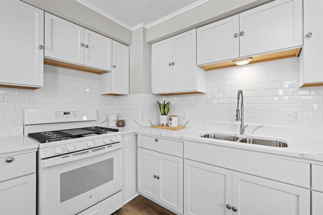 540 W 10TH AVENUE, Oshkosh, WI 54902