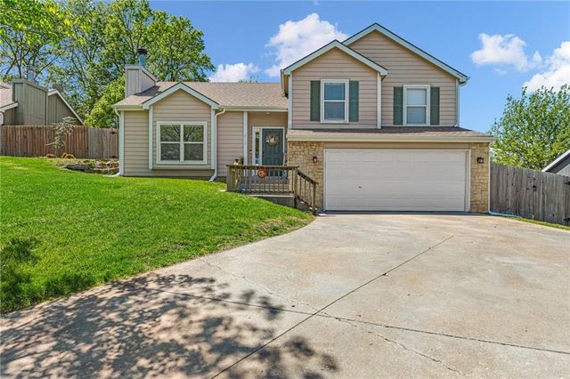 713 N Eagle Pass Drive, Lawrence, KS 66049