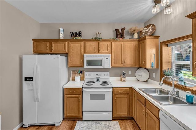 713 N Eagle Pass Drive, Lawrence, KS 66049