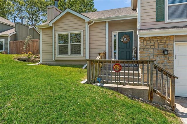 713 N Eagle Pass Drive, Lawrence, KS 66049