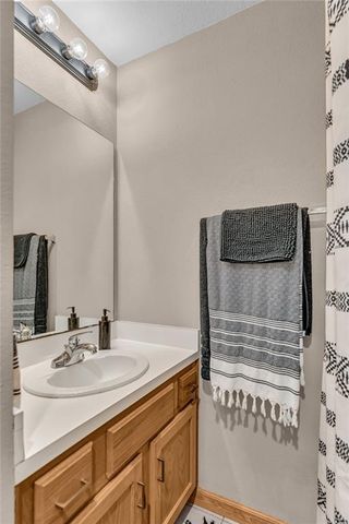 713 N Eagle Pass Drive, Lawrence, KS 66049