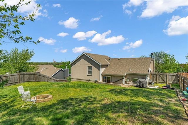 713 N Eagle Pass Drive, Lawrence, KS 66049