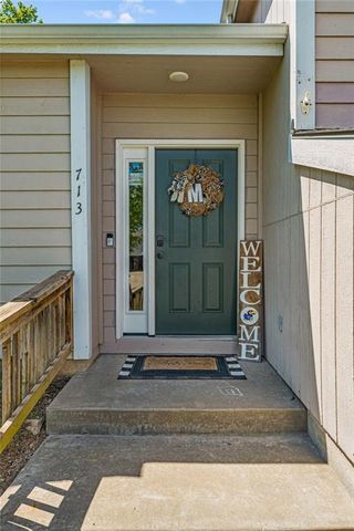 713 N Eagle Pass Drive, Lawrence, KS 66049